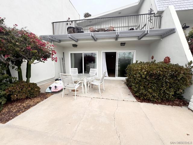 79 Antigua CT, Coronado CA: https://media.crmls.org/mediaz/f2258d18-1f30-409b-8728-52faf087b3e5.jpg