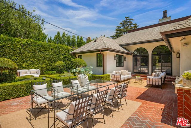 5 Bed Home for Sale in Los Angeles, California