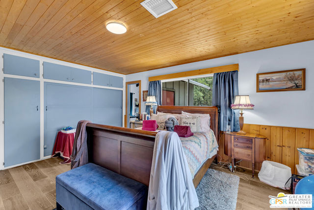 21395 Highway 243, Idyllwild CA: https://media.crmls.org/mediaz/f225bf42-cf20-4e18-acea-fac19ebd3c8c.jpg
