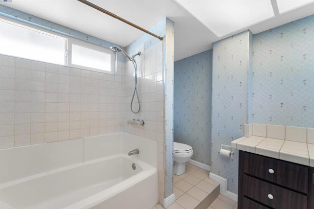 42747 Wixon Dr, Fremont CA: https://media.crmls.org/mediaz/f2265048-7d49-479b-890d-c4828c44a5e7.jpg