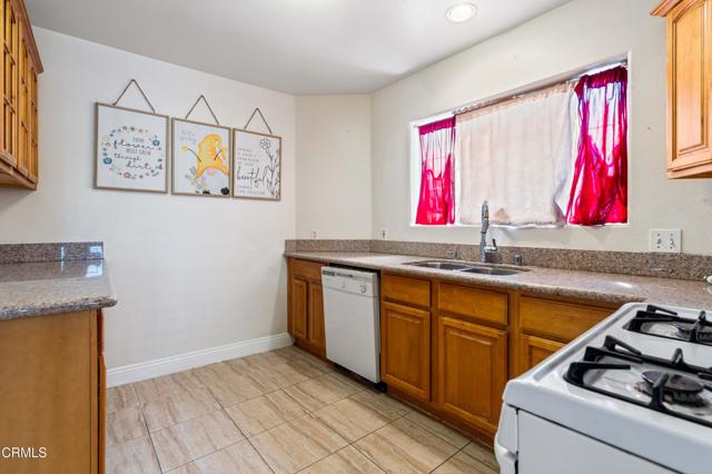 Detail Gallery Image 6 of 27 For 907 W Mission Rd #B,  Alhambra,  CA 91801 - 3 Beds | 3 Baths