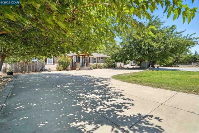 1950 Tule Ln, Knightsen CA: https://media.crmls.org/mediaz/f226cc18-e73d-4241-bc8a-e9a087d58a89.jpg