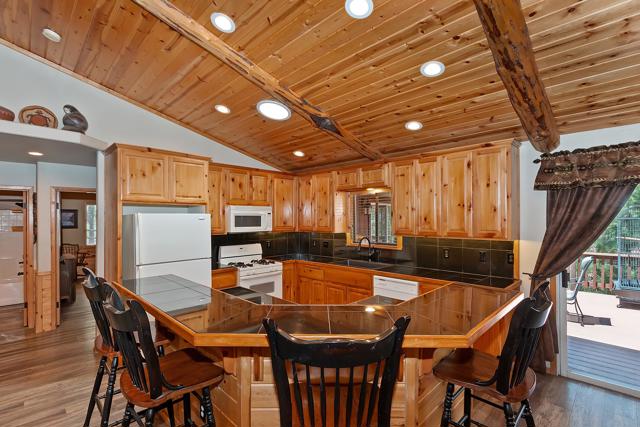 508 Pinewood Court, Big Bear CA: https://media.crmls.org/mediaz/f226f1e7-95fd-4e15-9795-7afe47625825.jpg