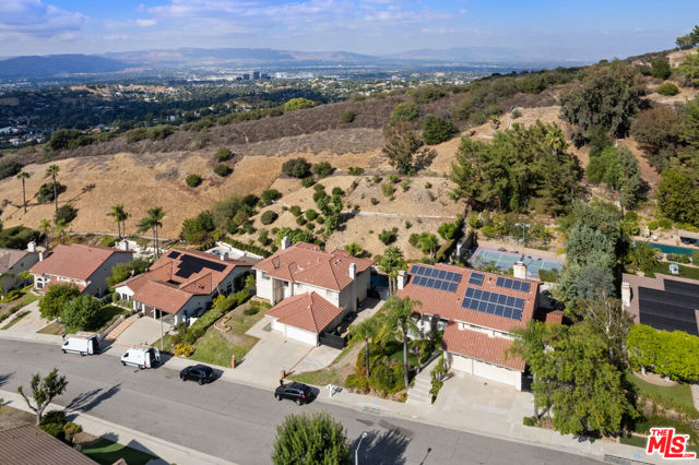 22205 Dardenne Street, Calabasas CA: https://media.crmls.org/mediaz/f2279802-b692-48b6-862d-0666b738c45e.jpg