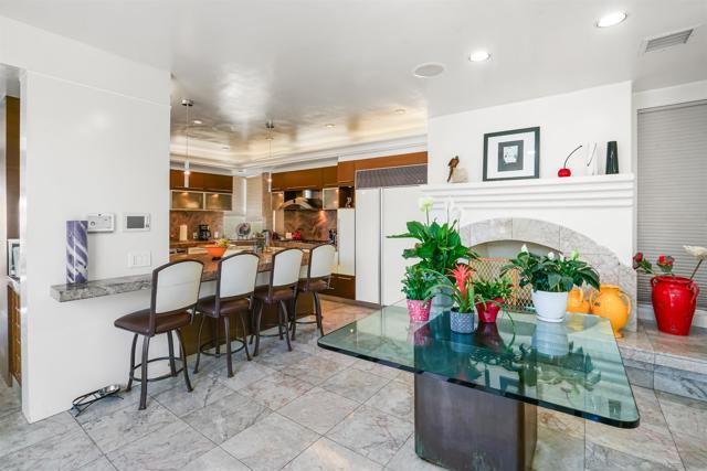 5756 La Jolla Corona Dr, La Jolla CA: https://media.crmls.org/mediaz/f227a23c-8ec4-4bbe-911e-8a6dce2f5540.jpg