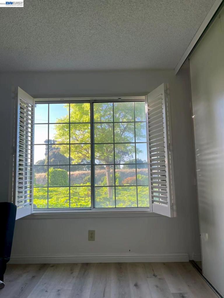 https://media.crmls.org/mediaz/f227a3e7-9a86-4ab7-bc00-29ce223440b8.jpg?preset=X-Large