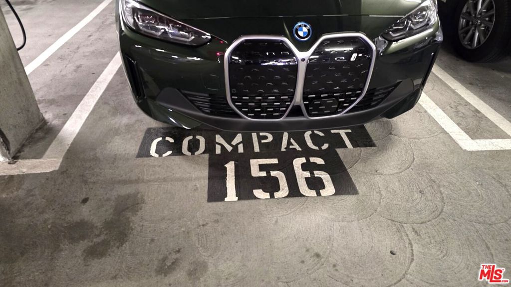https://media.crmls.org/mediaz/f227f71b-5428-4e64-a5c7-761e457ab525.jpg?preset=X-Large