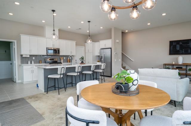 2078 Bluestone Cir, Chula Vista CA: https://media.crmls.org/mediaz/f2285bbd-618f-45a8-9573-377e4f4b3e8c.jpg