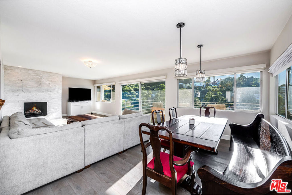 3909 Glenridge DriveSherman Oaks image #12