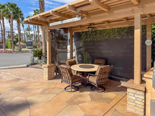 80394 Ave 48, Indio CA: https://media.crmls.org/mediaz/f2292a07-be90-4b94-bcb0-bd0f113e4451.jpg
