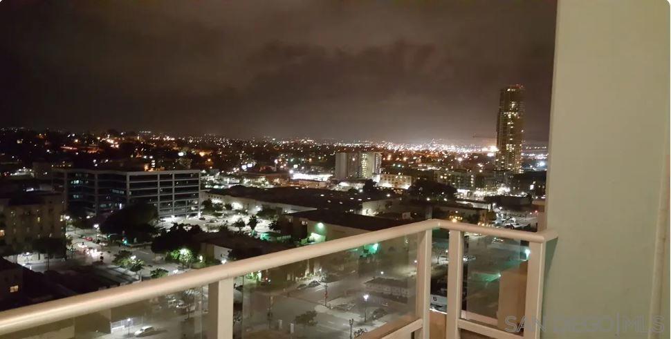 https://media.crmls.org/mediaz/f229c59c-60c9-4a9c-a1f7-fa716a52c5a8.jpg?preset=X-Large