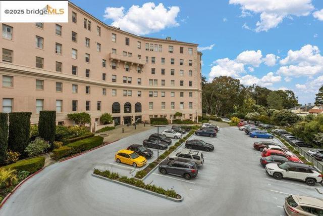 351 Buena Vista Ave E, San Francisco CA: https://media.crmls.org/mediaz/f229efb7-debf-4748-891f-e9dc007900cb.jpg