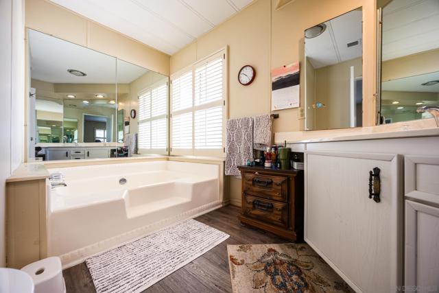4650 Dulin Rd, Fallbrook CA: https://media.crmls.org/mediaz/f22a9621-c564-4c1a-a4b7-14f6b22ade46.jpg