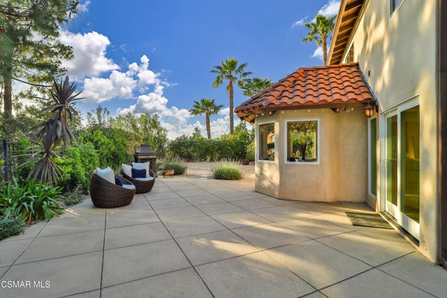 2328 Otono Circle, Thousand Oaks CA: https://media.crmls.org/mediaz/f22aca41-73cd-48b4-8a59-c32c8bafbc49.jpg