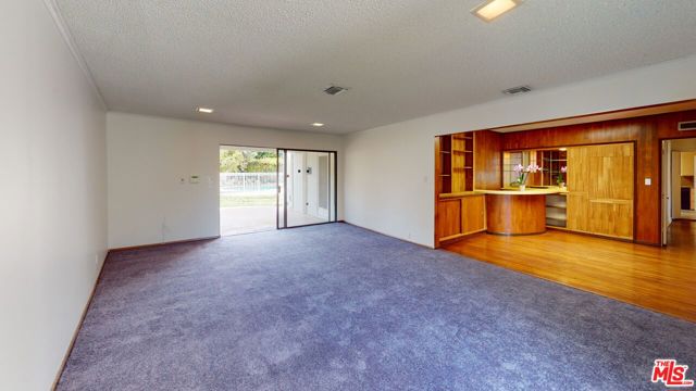 525 N Rexford Drive, Beverly Hills CA: https://media.crmls.org/mediaz/f22b629c-c66f-43b8-8edf-87fea5022357.jpg