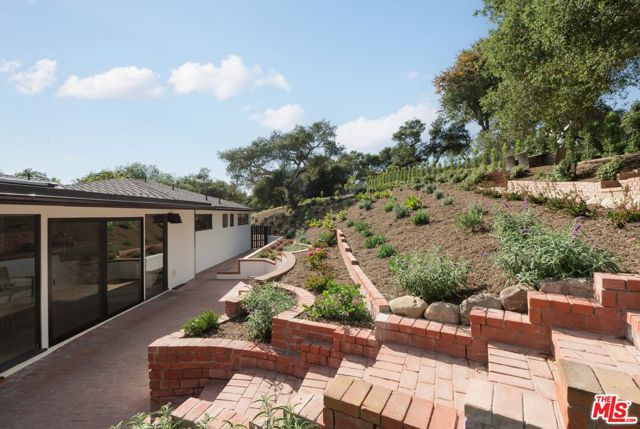 1060 Monte Drive, Santa Barbara CA: https://media.crmls.org/mediaz/f22b7c2b-f67b-49d0-a0cf-28aaea9a28bd.jpg