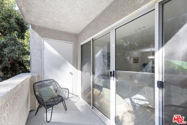 20134 Leadwell Street, Winnetka CA: https://media.crmls.org/mediaz/f22b8461-9aa7-46bb-a399-020d230ebbba.jpg