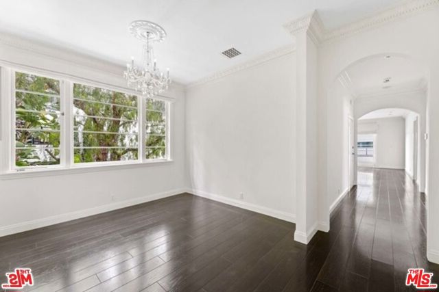 9243 Doheny Road, West Hollywood CA: https://media.crmls.org/mediaz/f22c3d6f-a8d7-4542-9878-ff4908b57197.jpg