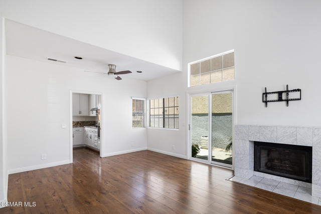 525 Myrtle Court, Oak Park CA: https://media.crmls.org/mediaz/f22c3f61-5aa7-4dc6-9106-bd929e5efb67.jpg