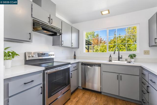 1769 Redwood Rd, Hercules CA: https://media.crmls.org/mediaz/f22c5512-1c59-4150-a314-854752457a3a.jpg