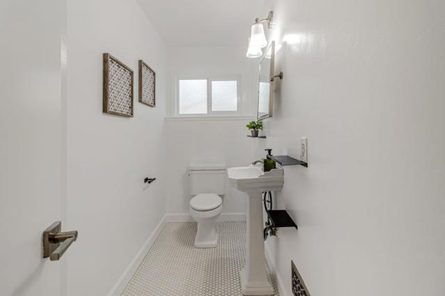 6827 Ridgewood Drive, Oakland CA: https://media.crmls.org/mediaz/f22c7be9-4a9f-4bf6-9cc5-85689c414eb8.jpg
