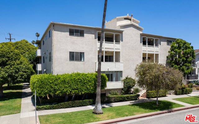 1101 Lincoln Boulevard, Santa Monica CA: https://media.crmls.org/mediaz/f22cb79c-2b8e-460e-8c59-f349fd86e074.jpg