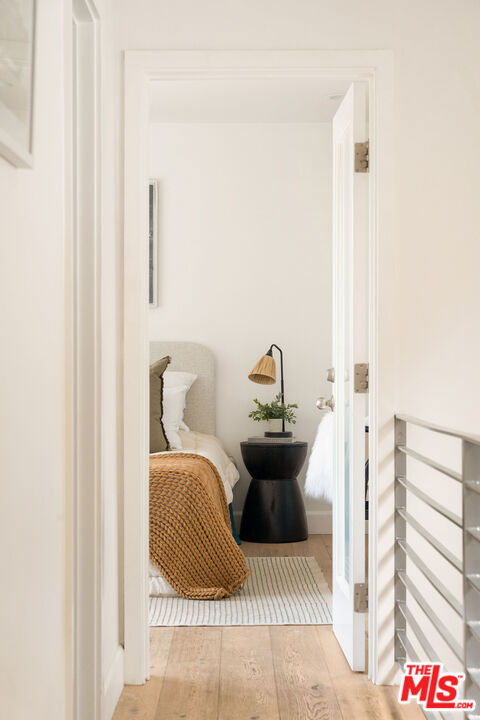 12366 Laurel Terrace Drive, Studio City CA: https://media.crmls.org/mediaz/f22cc60b-f5bb-4de6-bf23-8eb95ce053e6.jpg
