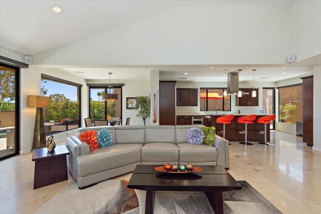 11 Vista Loma Drive, Rancho Mirage CA: https://media.crmls.org/mediaz/f22cd04b-388f-4ab0-9731-c16123c5bfb7.jpg