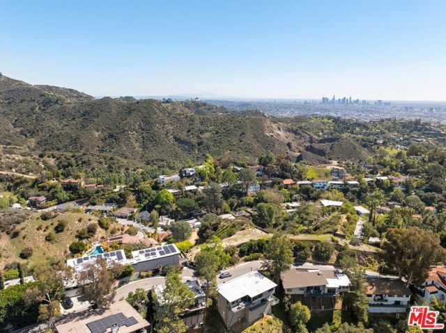 3306 Deronda Drive, Los Angeles CA: https://media.crmls.org/mediaz/f22dac03-e137-46bf-9465-56d2fb69e9f3.jpg