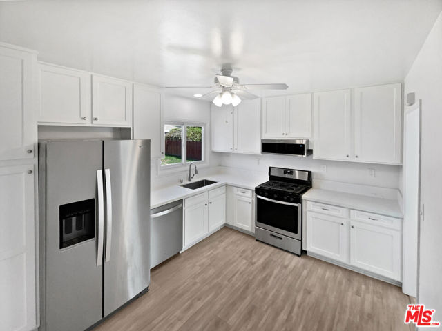5722 Hazelbrook Avenue, Lakewood CA: https://media.crmls.org/mediaz/f22dbaa6-270a-48c6-a5cf-c89ea916fd4e.jpg
