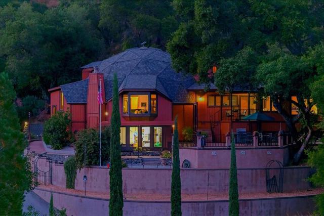 5224 Twin Falls Road, Morgan Hill CA: https://media.crmls.org/mediaz/f22de338-5d26-4e07-bbec-73dd40723cb0.jpg