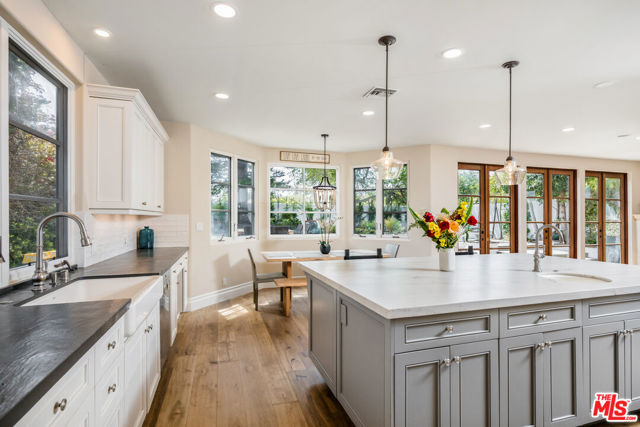 1028 9th Street, Manhattan Beach, California 90266, 5 Bedrooms Bedrooms, ,5 BathroomsBathrooms,Residential,Sold,9th,25532263