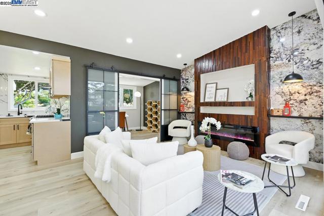 30456 Hoylake St, Hayward CA: https://media.crmls.org/mediaz/f22e2a04-088c-4a73-b5f8-73332ce5c0d7.jpg