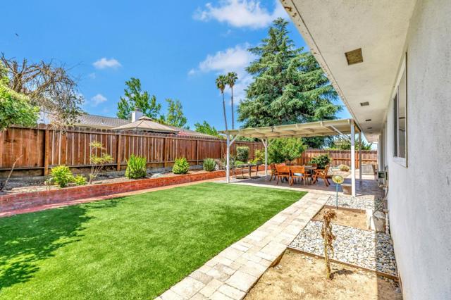 1081 Oak Street, Hollister CA: https://media.crmls.org/mediaz/f22e87cf-99f9-43a3-8496-448e2af0d45f.jpg