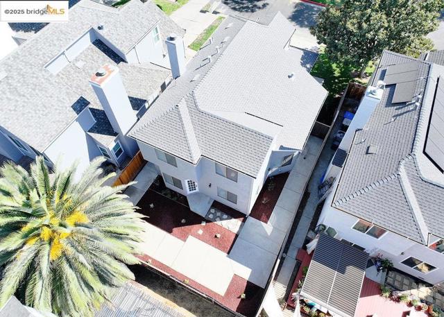 855 Caribou Ter, Brentwood CA: https://media.crmls.org/mediaz/f22e8af8-d5c2-4bb3-bfe8-ef4998af3177.jpg