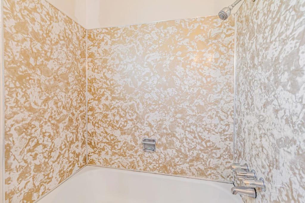 https://media.crmls.org/mediaz/f22efc49-20df-49aa-8436-3e2f5cd054d8.jpg?preset=X-Large