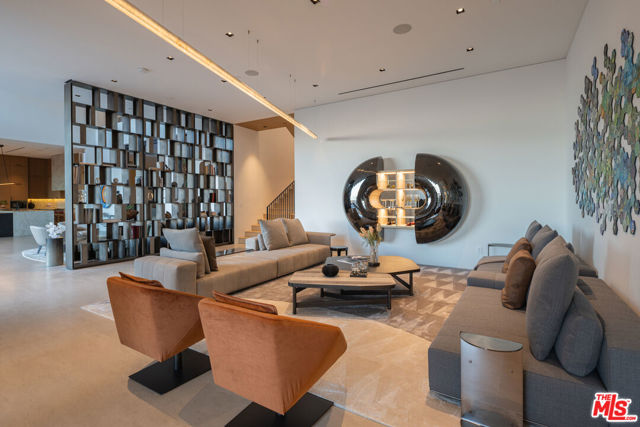 5 Bed Home for Sale in Los Angeles, California