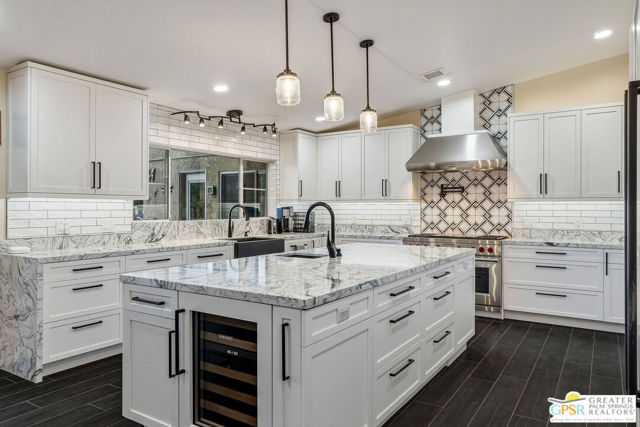 600 W Via Escuela, Palm Springs, CA 92262