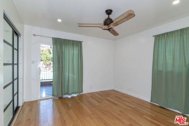 2807 S Bedford Street, Los Angeles CA: https://media.crmls.org/mediaz/f22f1422-952d-4e90-80d2-28b9d4890f95.jpg
