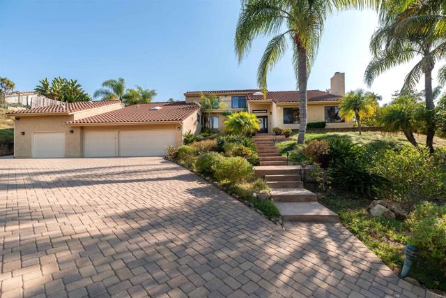 Detail Gallery Image 5 of 54 For 6541 Vispera Pl, Carlsbad,  CA 92009 - 4 Beds | 3/2 Baths