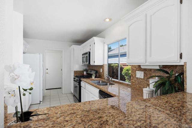 Detail Gallery Image 10 of 49 For 7104 Lantana, Carlsbad,  CA 92011 - 3 Beds | 2 Baths