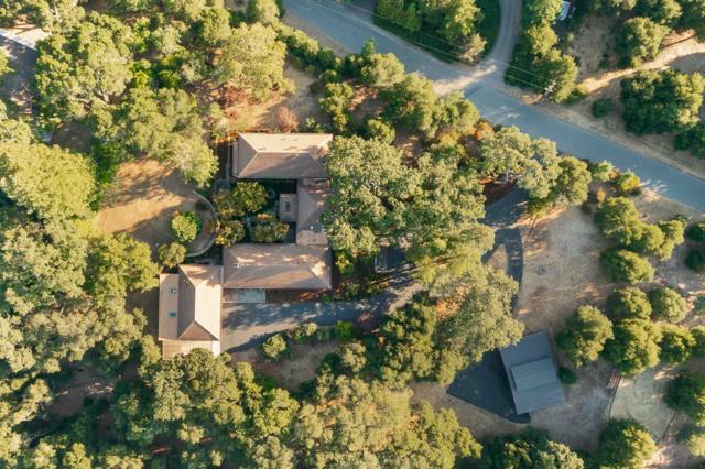 140 Farm Road, Woodside CA: https://media.crmls.org/mediaz/f2307c39-f92b-48e4-80ec-59f82b05cfe7.jpg