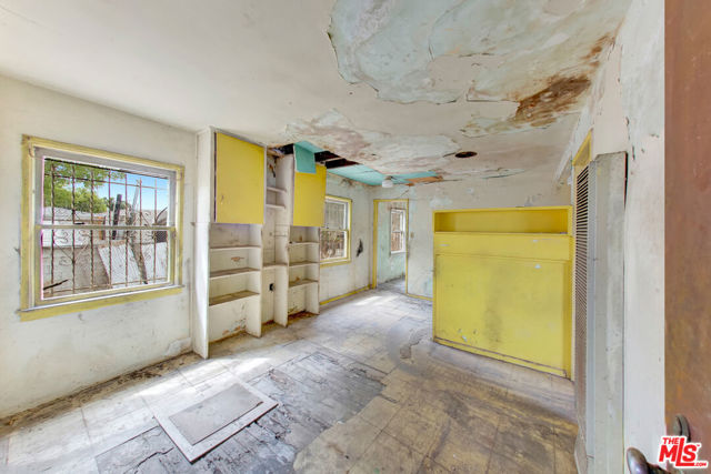 2028 E 126th Street, Compton CA: https://media.crmls.org/mediaz/f230aa33-107c-4a06-9c5e-8ffe53e7c823.jpg