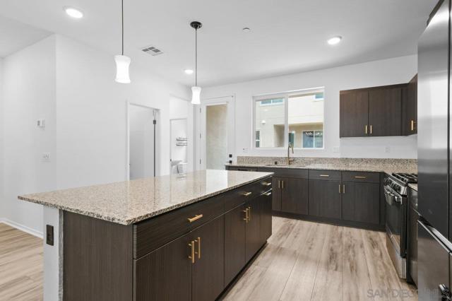 5212 Beachfront Cove, San Diego CA: https://media.crmls.org/mediaz/f230c13c-a718-4285-91ce-672c17b9c018.jpg