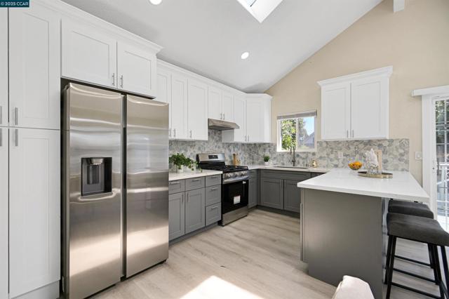 767 47Th St, Oakland CA: https://media.crmls.org/mediaz/f230d28b-cef6-471d-816b-b3aec99834eb.jpg