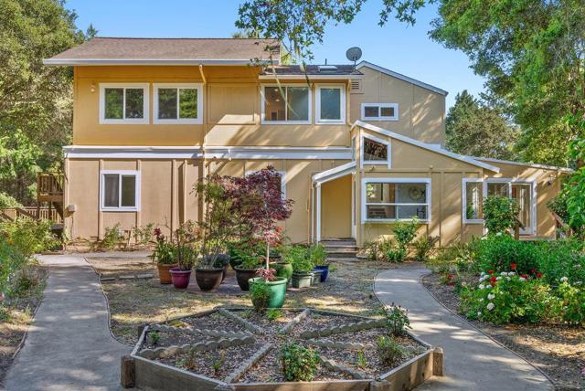 825 Skyward Drive, Aptos CA: https://media.crmls.org/mediaz/f230f4bb-76ee-4a4f-8272-e701cad0b146.jpg
