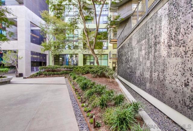 321 10th Ave, San Diego CA: https://media.crmls.org/mediaz/f230feda-e303-4aeb-8620-d84766a9c0f1.jpg