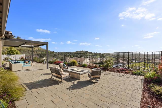 1417 Apex Place, Escondido CA: https://media.crmls.org/mediaz/f2311e38-8cb1-49fa-b088-8b23e5985e76.jpg