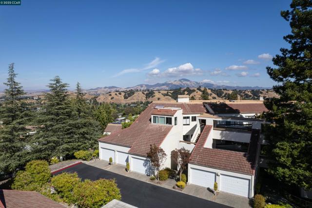 3318 Ptarmigan Dr., Walnut Creek CA: https://media.crmls.org/mediaz/f23173f4-4aca-4c6d-b933-06bdfae6719e.jpg
