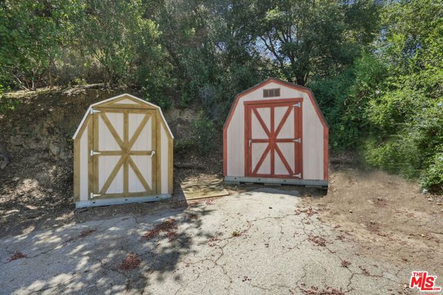 1527 Bainum Drive, Topanga CA: https://media.crmls.org/mediaz/f23268b0-338b-451c-af43-a173333a1fbe.jpg